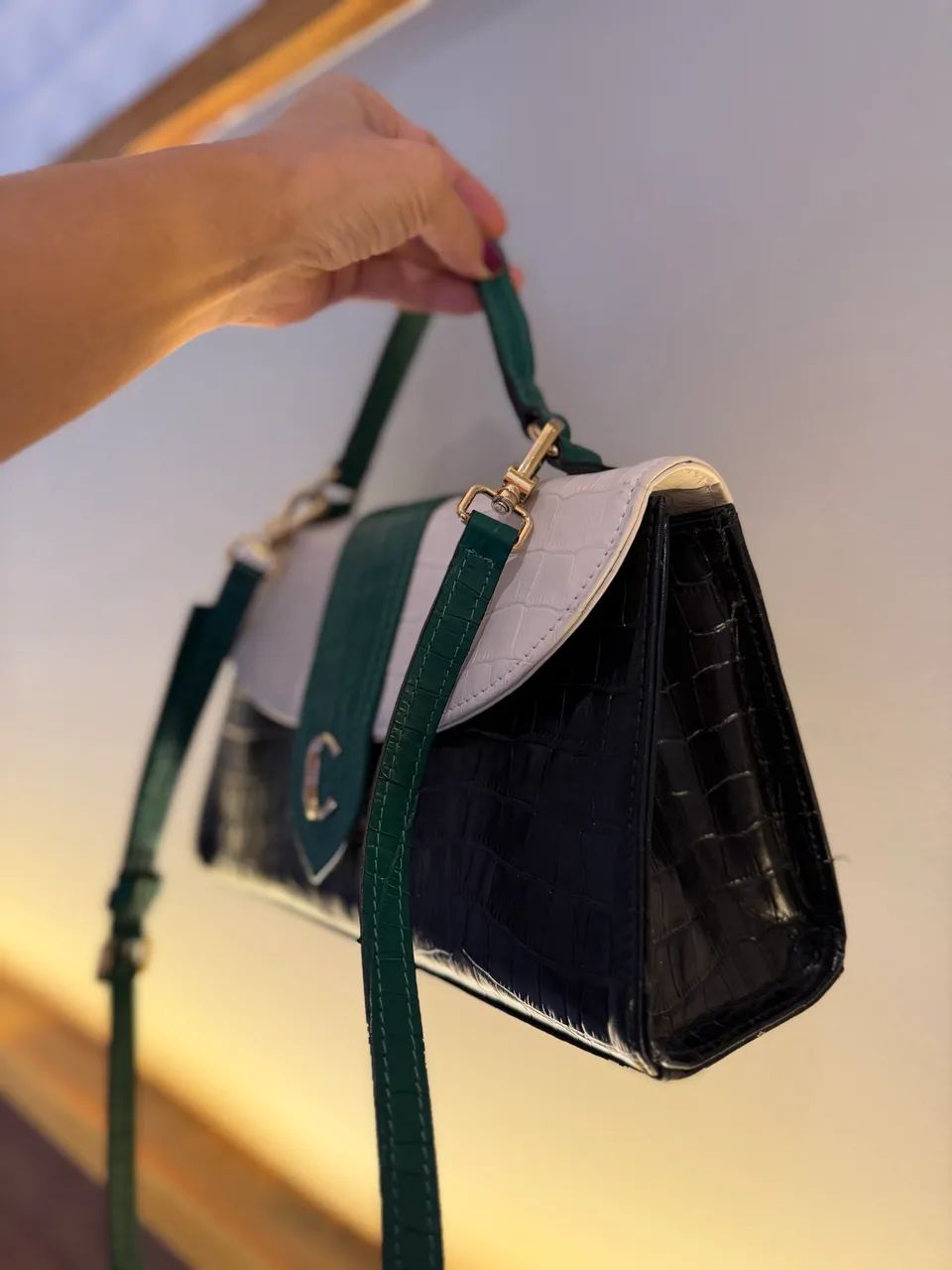 Bolsa couro preta, branca e verde da Corello nova  - Foto 5