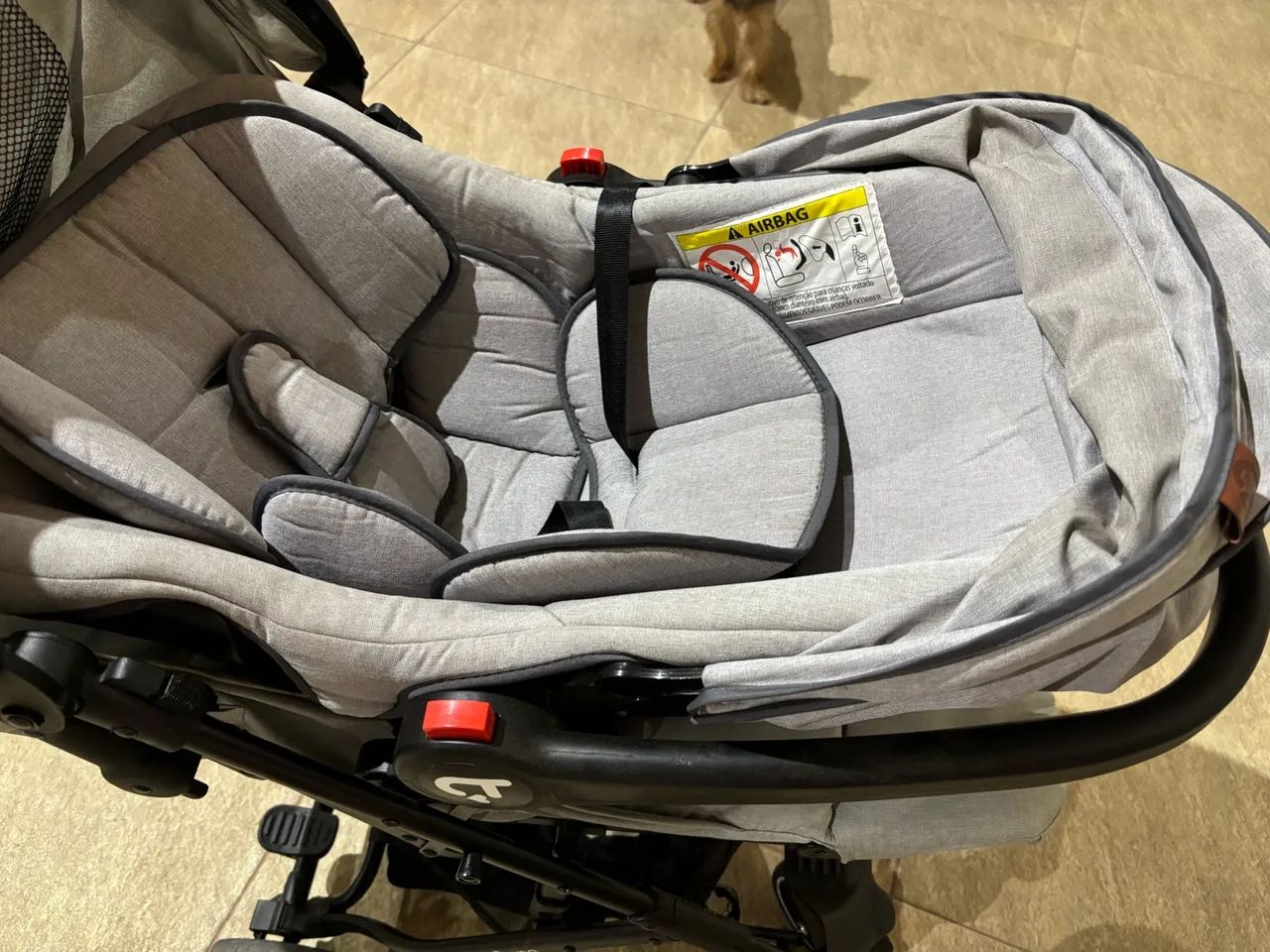 Carrinho de bebê com bebê conforto 2 em 1 - Foto 4