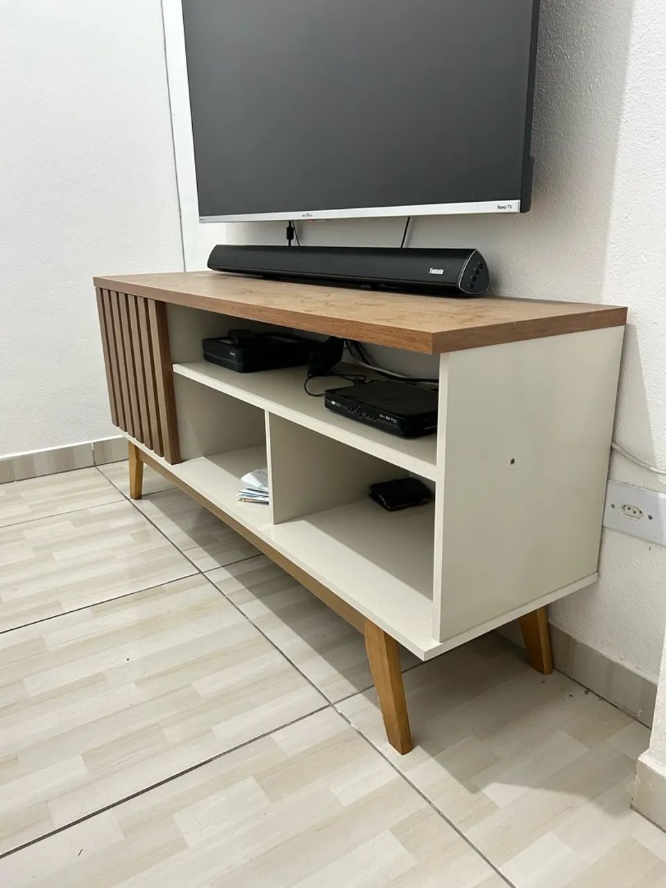 Rack ripado para TV