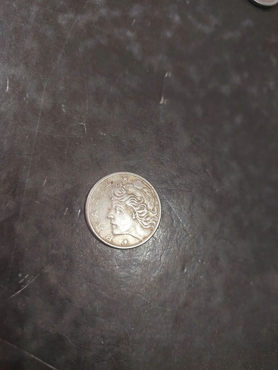 Moedas antigas de 10 e 50 centavos de 1975. - Foto 4