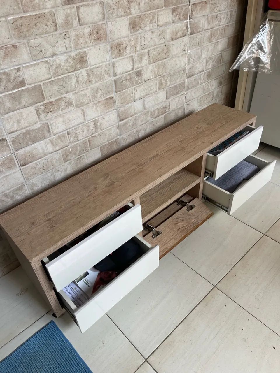 Rack para TV com Gavetas e Rodinhas - Foto 4