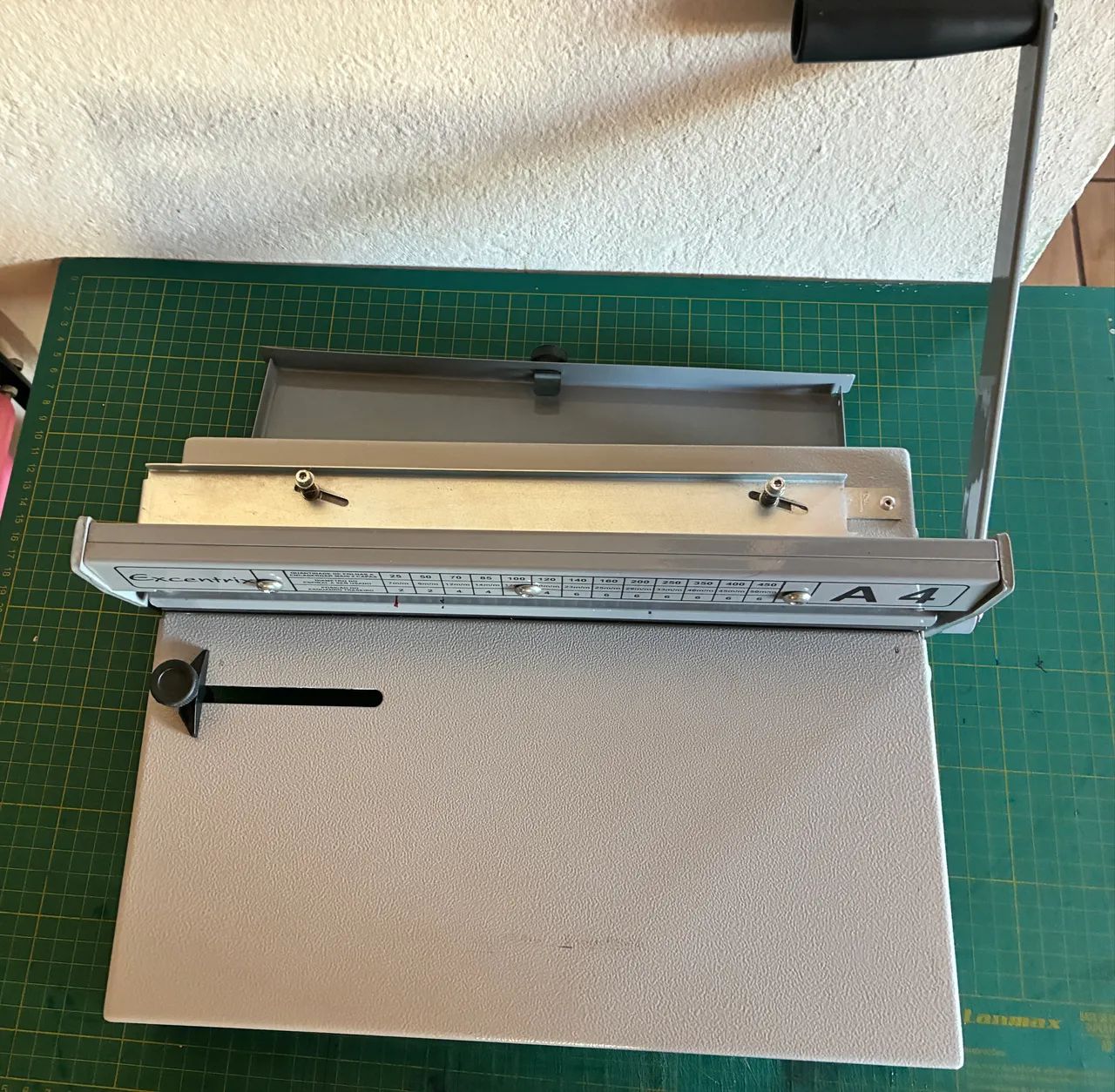 Excentrix A4 Binding Machine424794600737361923