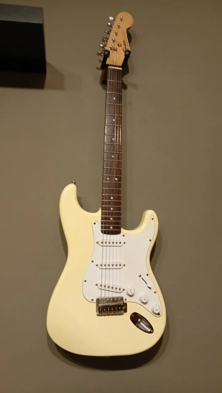 Guitarra Squier® Bullet Strat - Foto 4