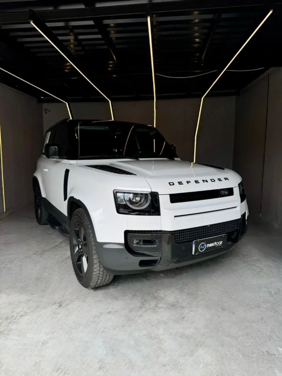Land Rover Defender 2023