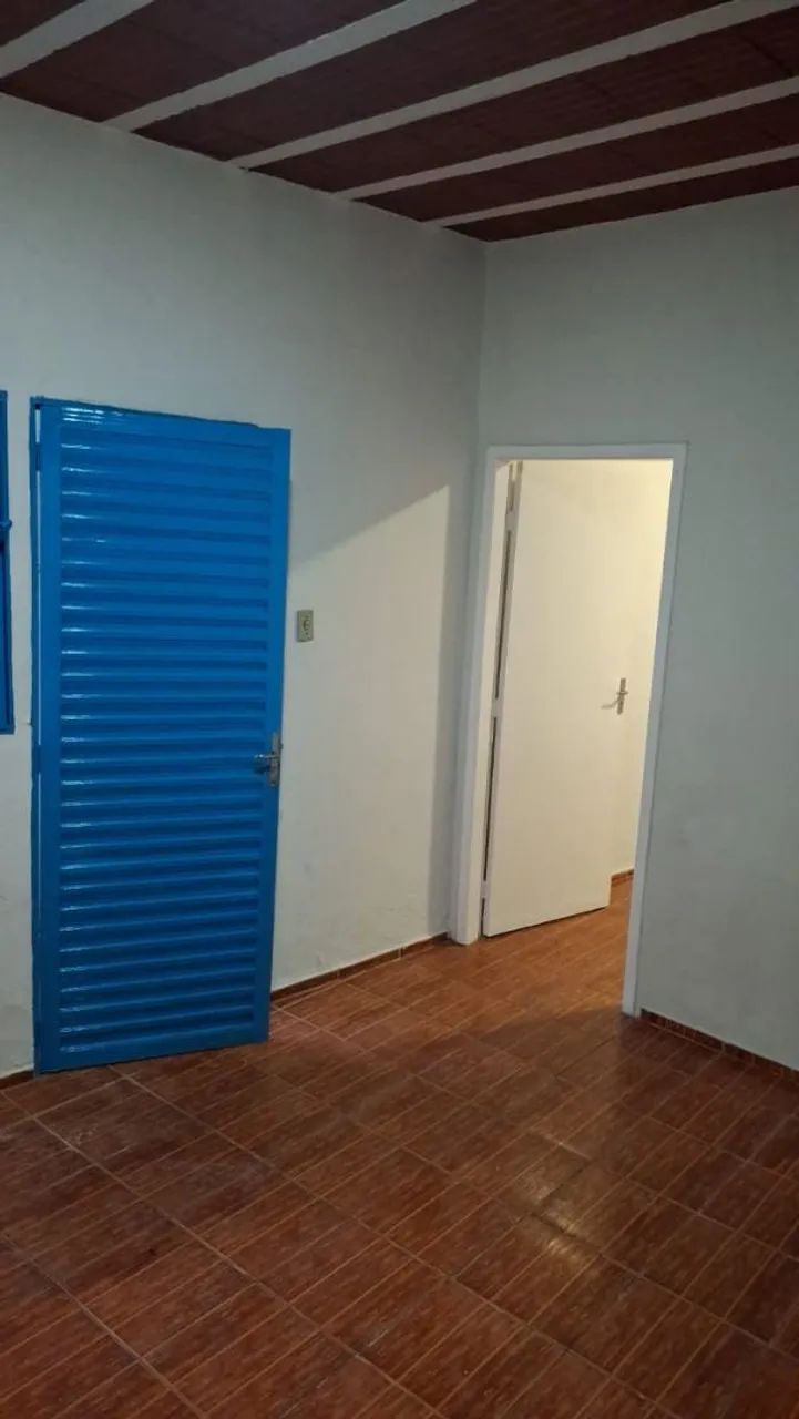 Apto tipo kitnet com quarto, cozinha, banheiro com box, pequena área de tanque - Foto 5