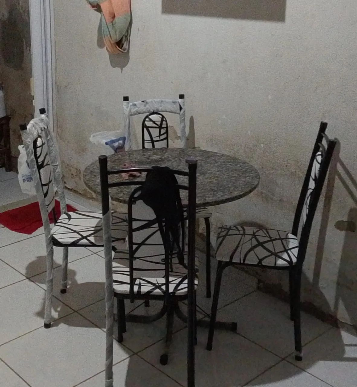 Mesa Com 4 Cadeiras