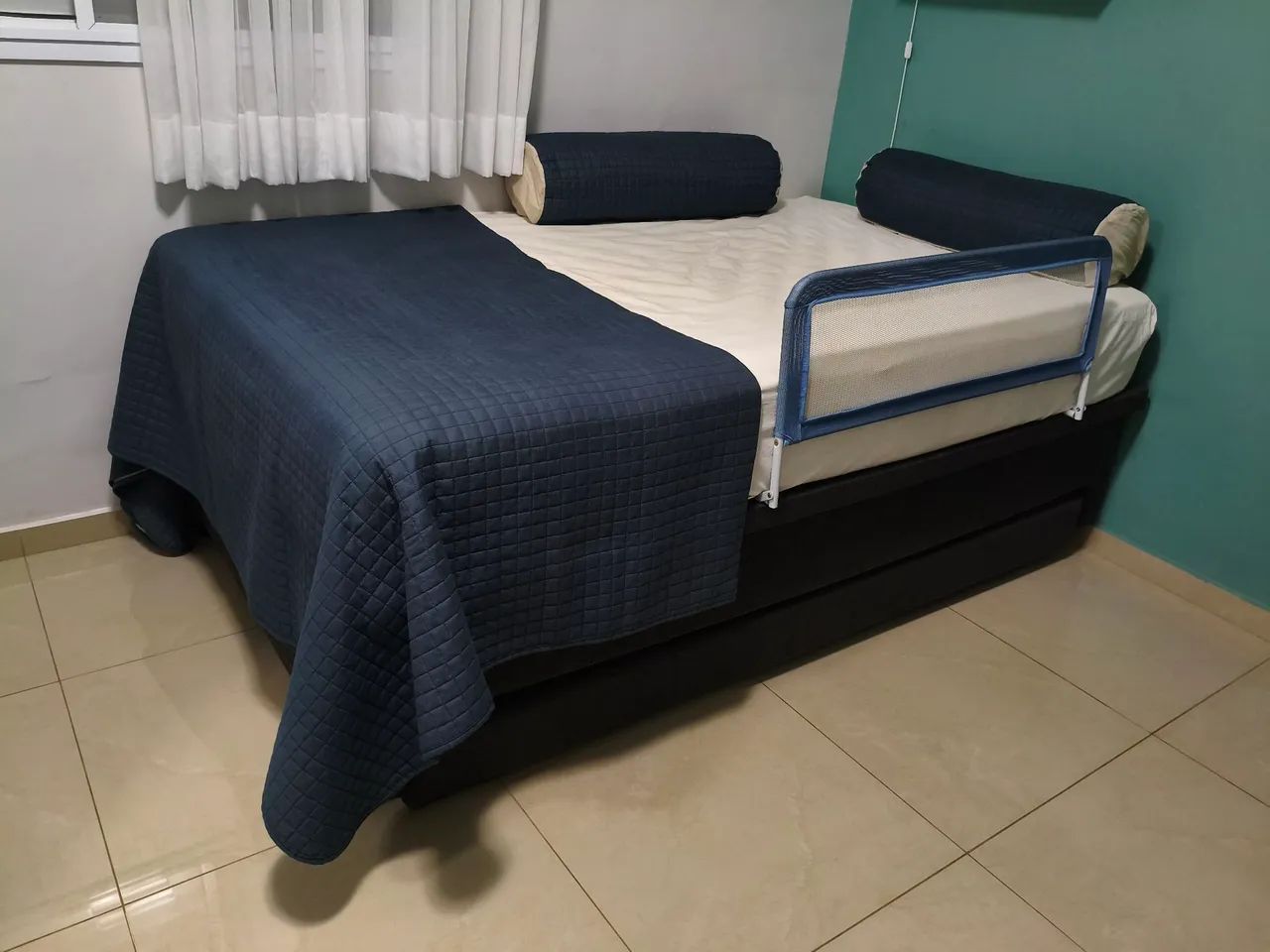 Cama box viúva com baú e cama auxiliar com colchão novo