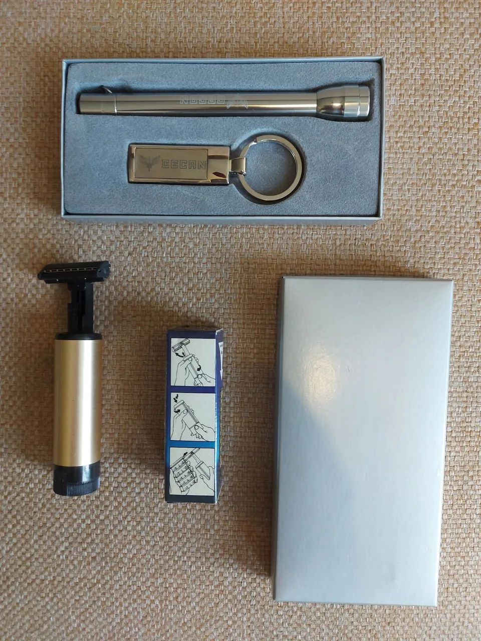 Kit Executivo Vintage: lanterna, chaveiro, barbeador
