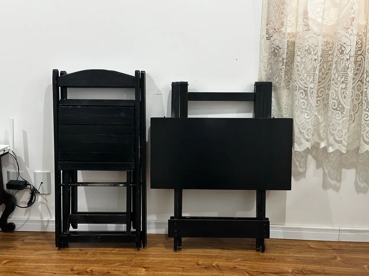 CONJUNTO DE MESA / 4 CADEIRAS  - Foto 2