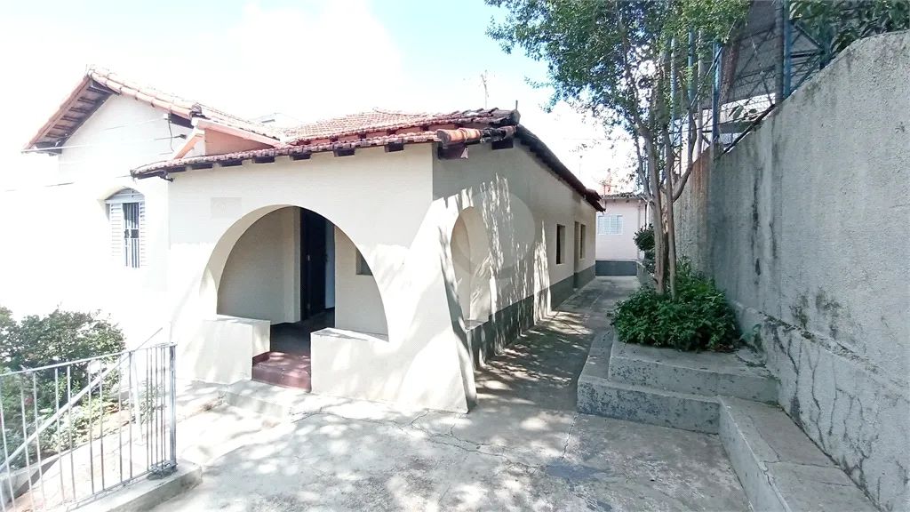 Casa térrea em bairro à venda em Valinhos/SP
