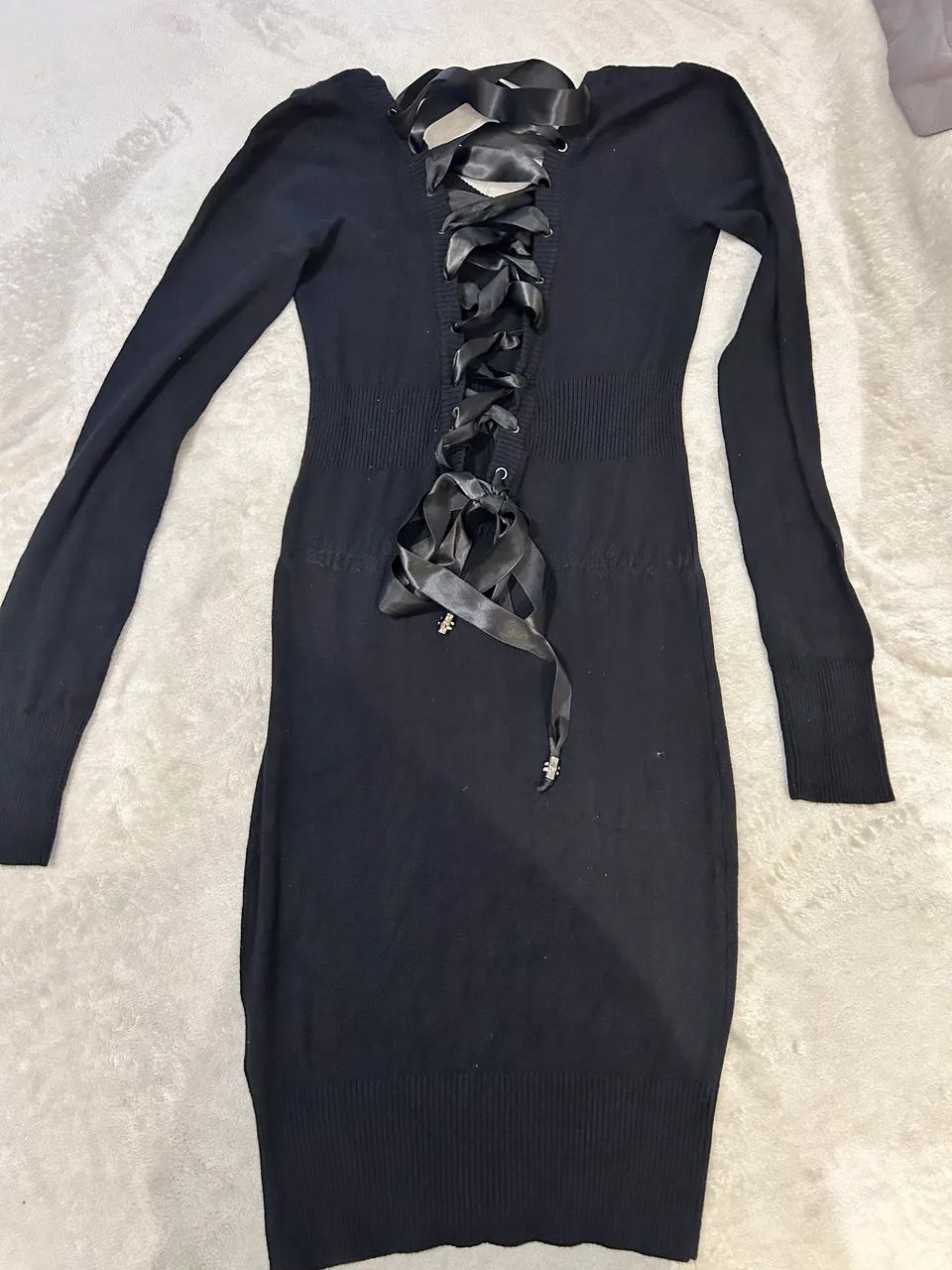Vestido "Black Elegance" em Malha manga longa - Detalhe de Luxo nas Costas - TAM M  NOVO - Foto 3