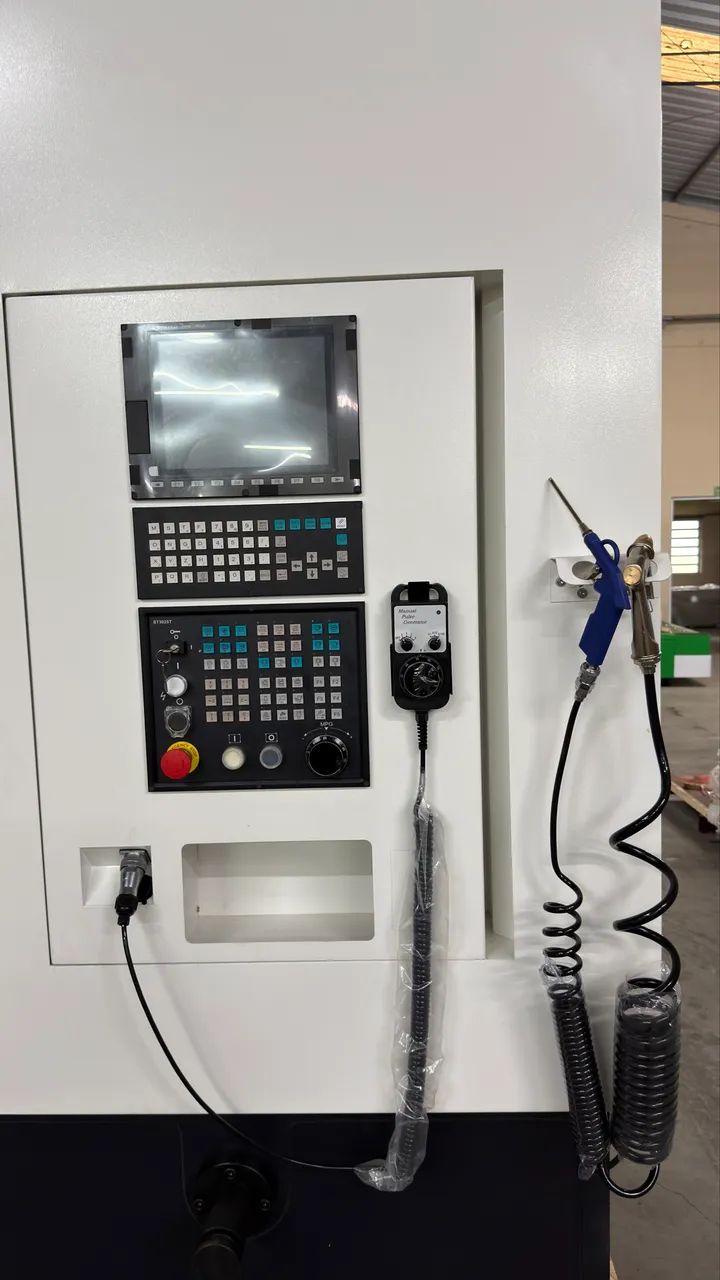 Torno convencional CNC  - Foto 4