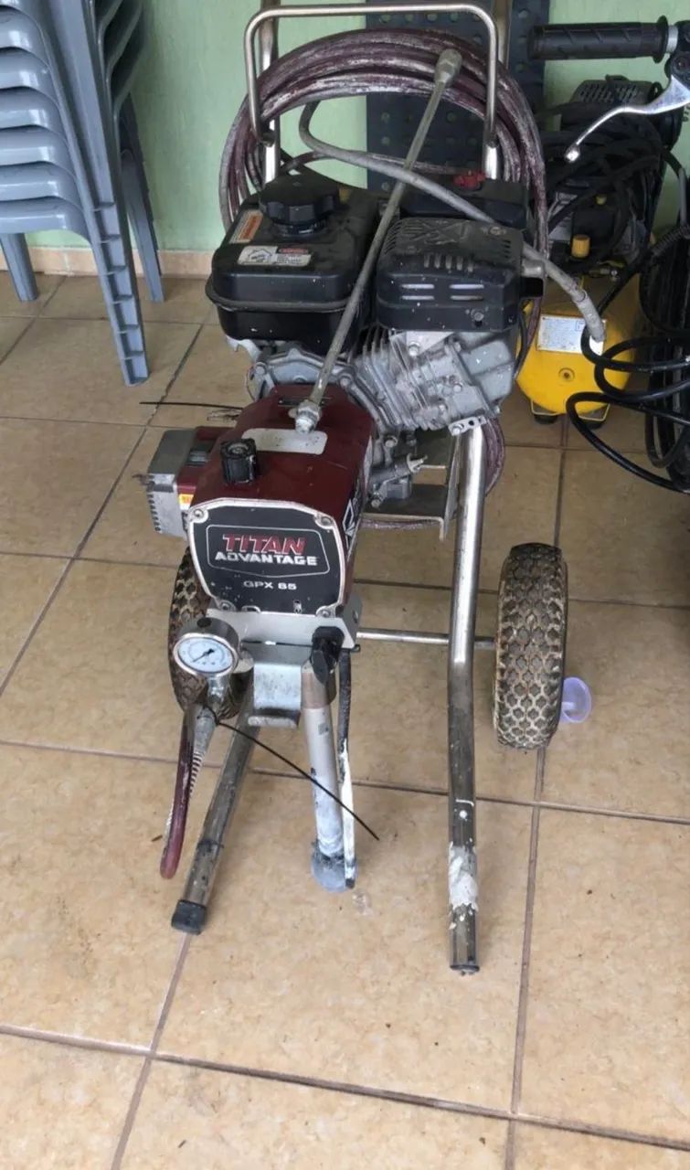 Máquina Airless Titan Gpx 85 à Gasolina Massa Corrida Tinta