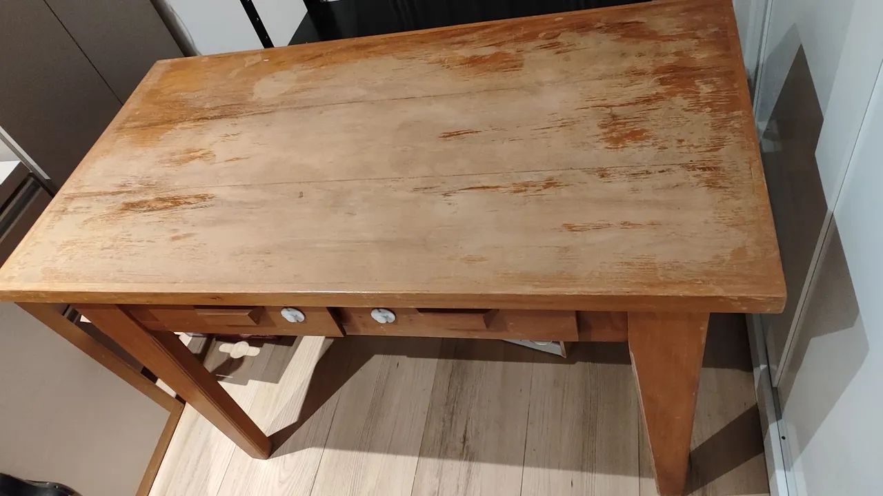 Mesa em madeira duas gavetas  - Foto 2