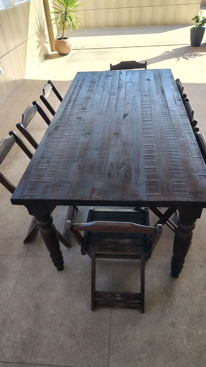 Mesa de madeira pura com 8 cadeiras