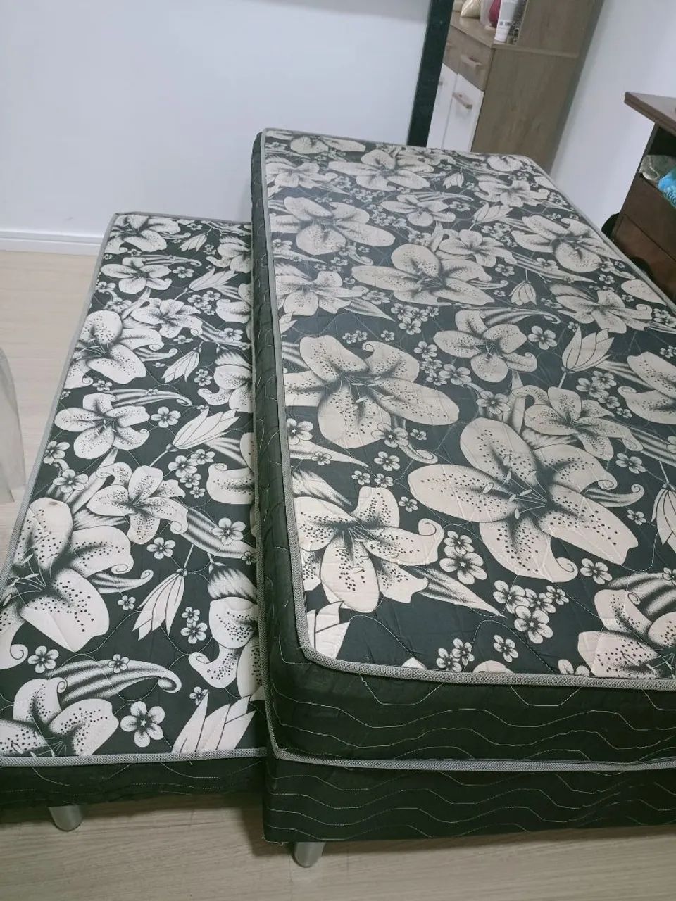 Cama Box De solteiro Com cama Auxiliar.
