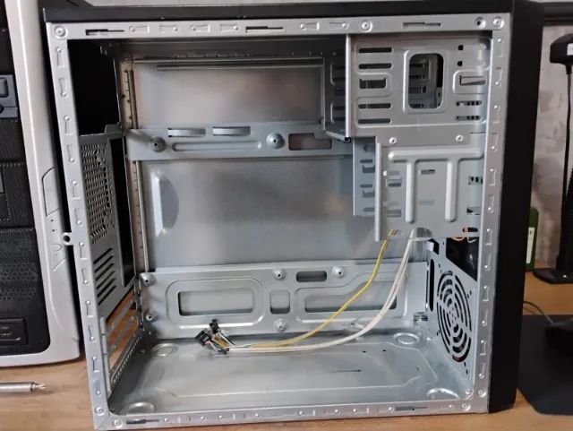 Gabinete Mid-tower retrô - Foto 4