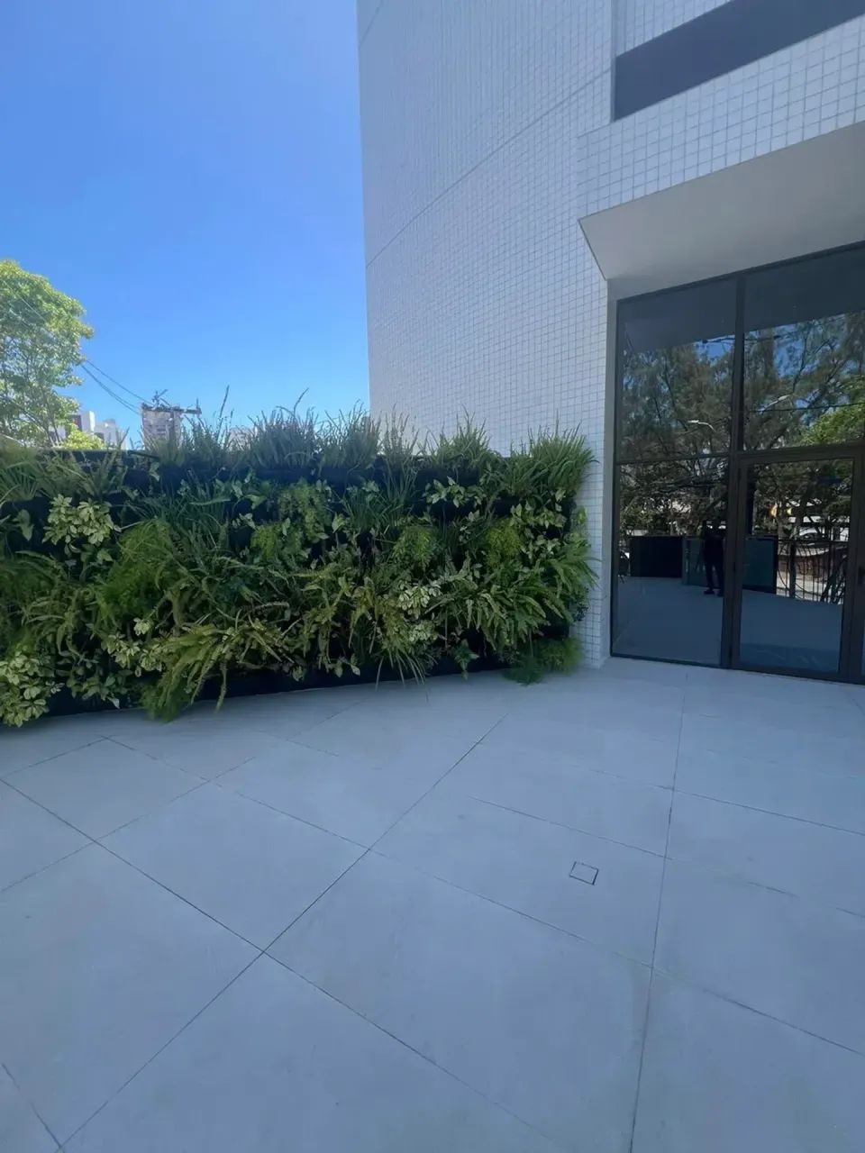 Apto em uma rua tranquila e arborizada - Foto 4