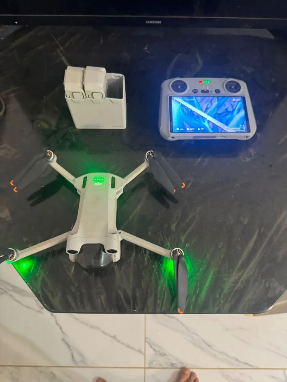 Drone DJI mini 3 pro + RC c/ tela + kit fly more