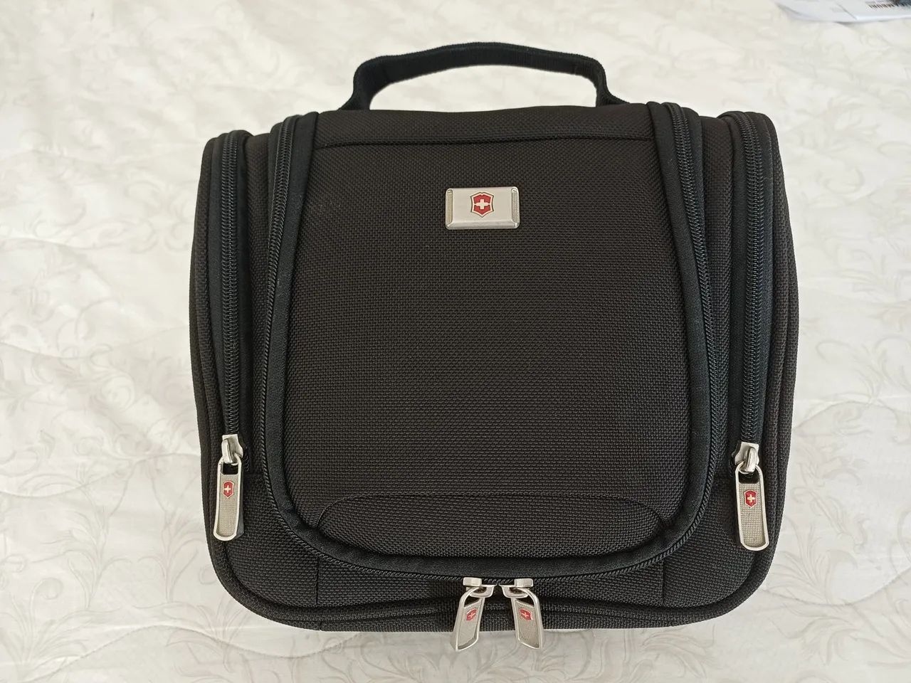 Necessaire Victorinox deluxe (toiletry Bag).