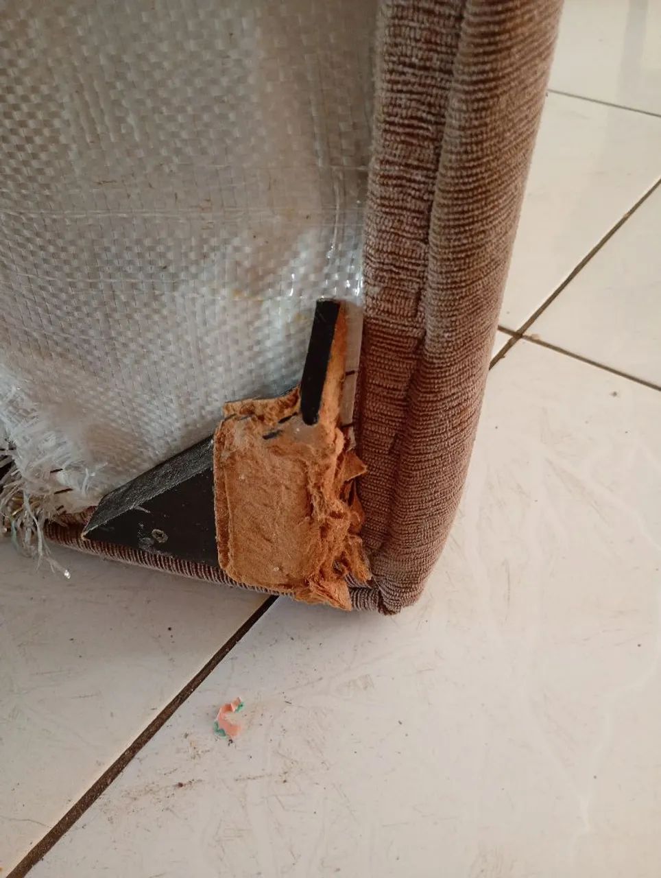 Sofá 4 lugares com avaria! - Foto 5