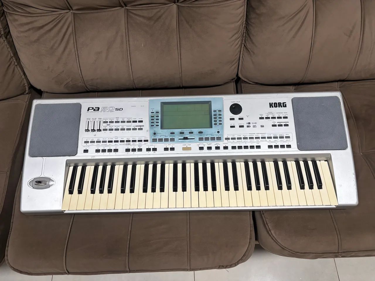 Teclado Korg pa50