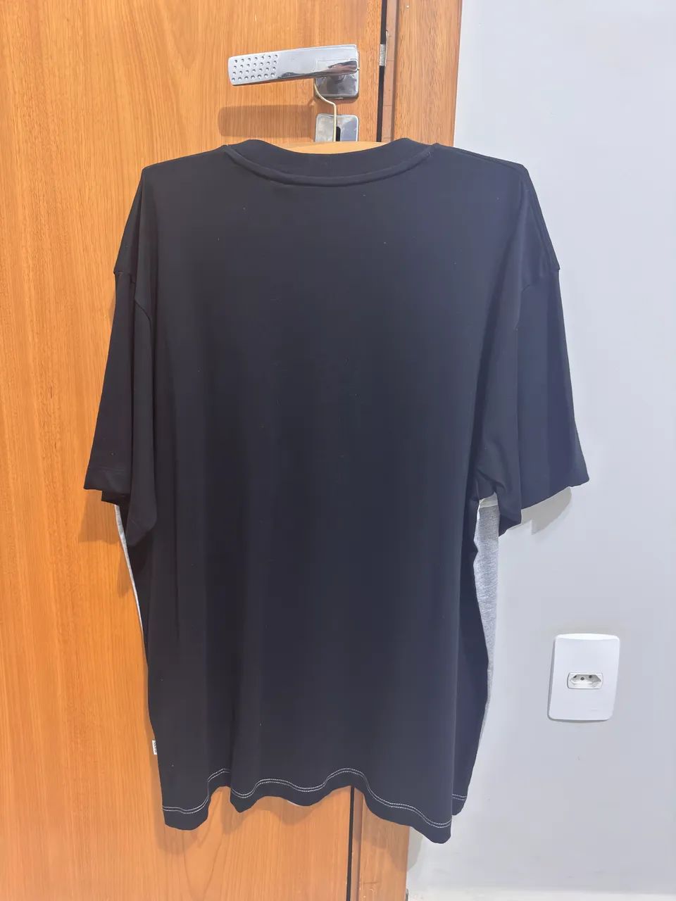 Camiseta Guess Jeans - Foto 2
