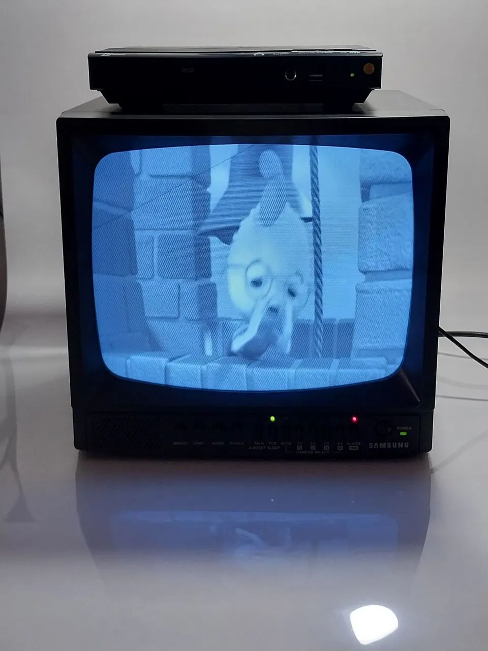 Monitor preto e branco samsung 12 polegadas novo com DVD lenoxx novo também - Foto 2
