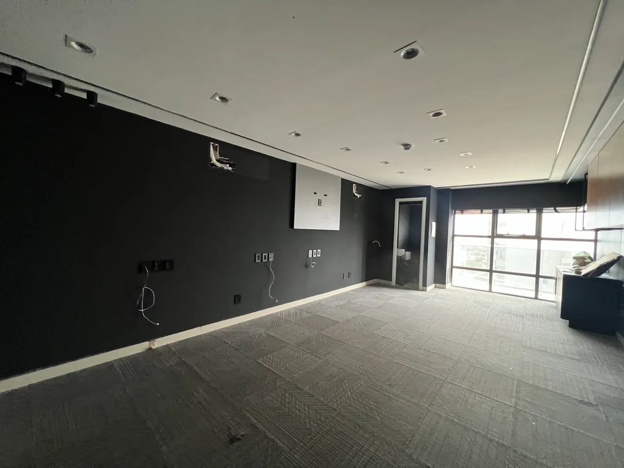 ALUGO Belíssima Sala Comercial no Manhatthan com 34m² no bairro do Tirol - Natal - RN. - Foto 4
