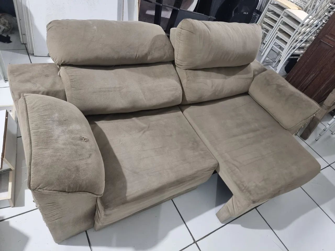 Sofa retratil estrutura boa - Foto 2