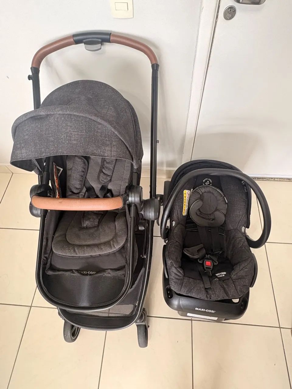 Carrinho de Bebê + Bebê conforto 
