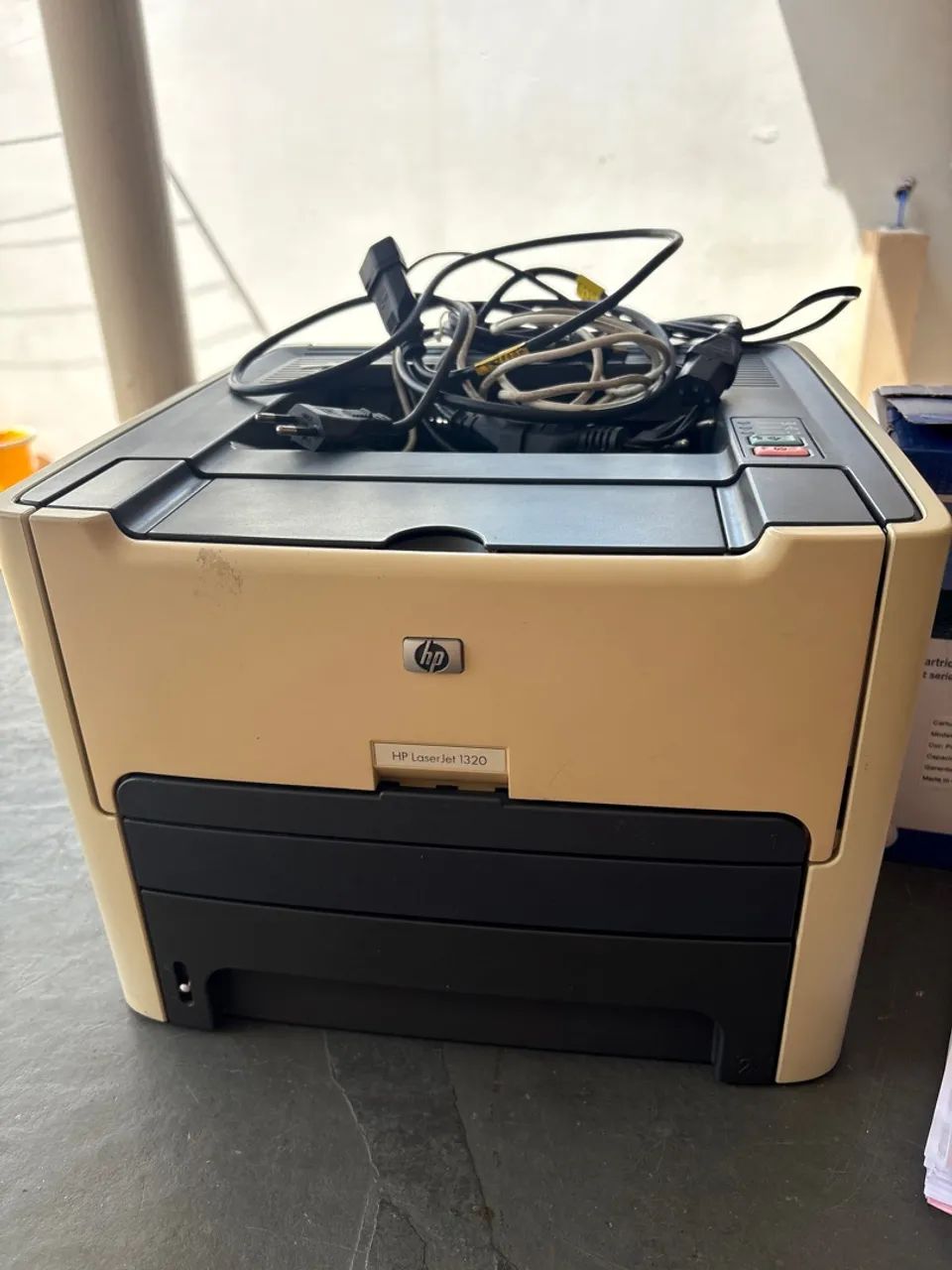 Impressora HP laser jet + 4 tonners e transformador 
