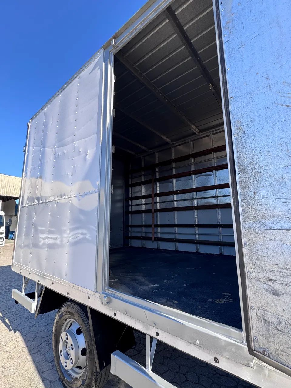 Volkswagen Delivery Express DRC 4x2 - BAÚ  - Foto 6
