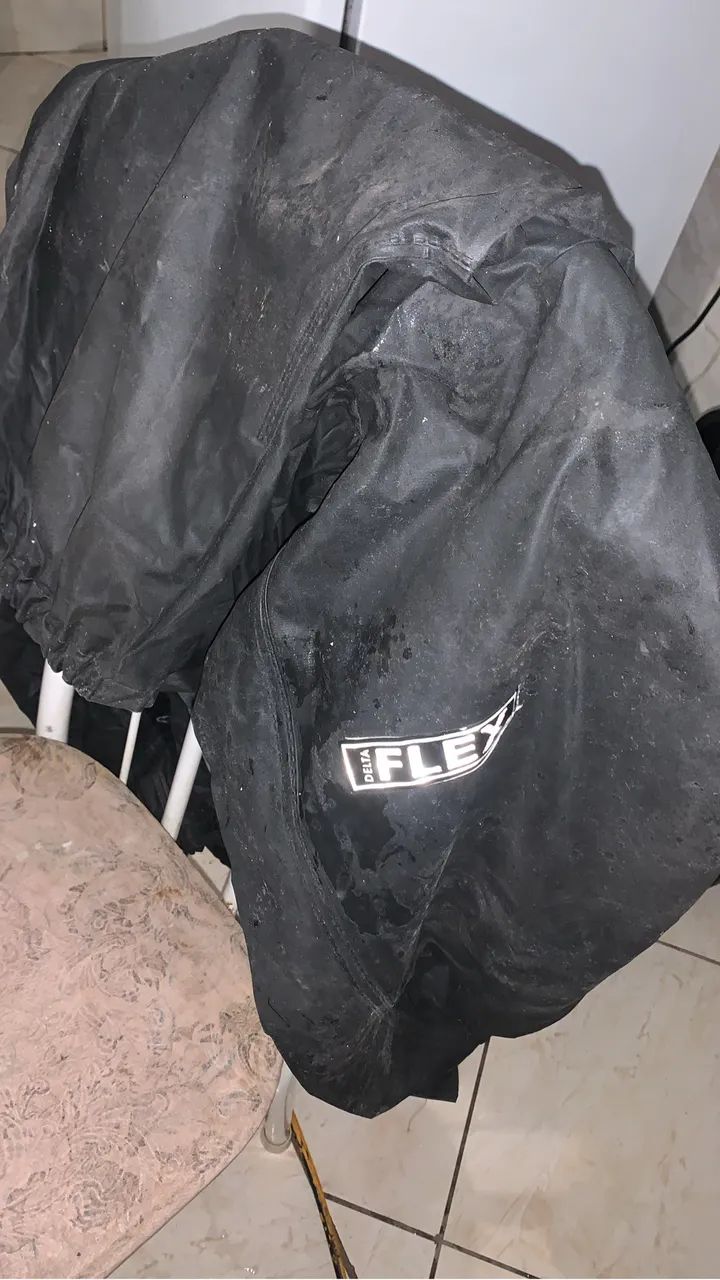 Capa de chuva nova, bota, calça e jaqueta - Foto 2