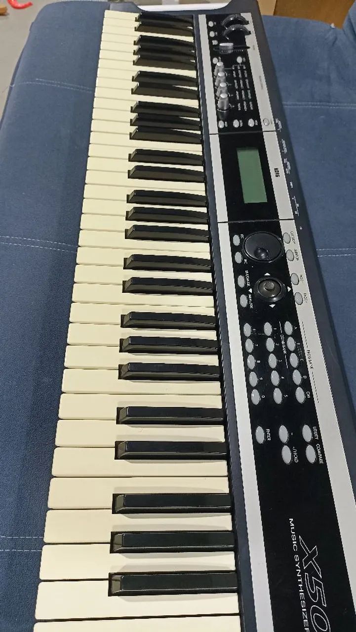 Teclado Korg x50 - Foto 3