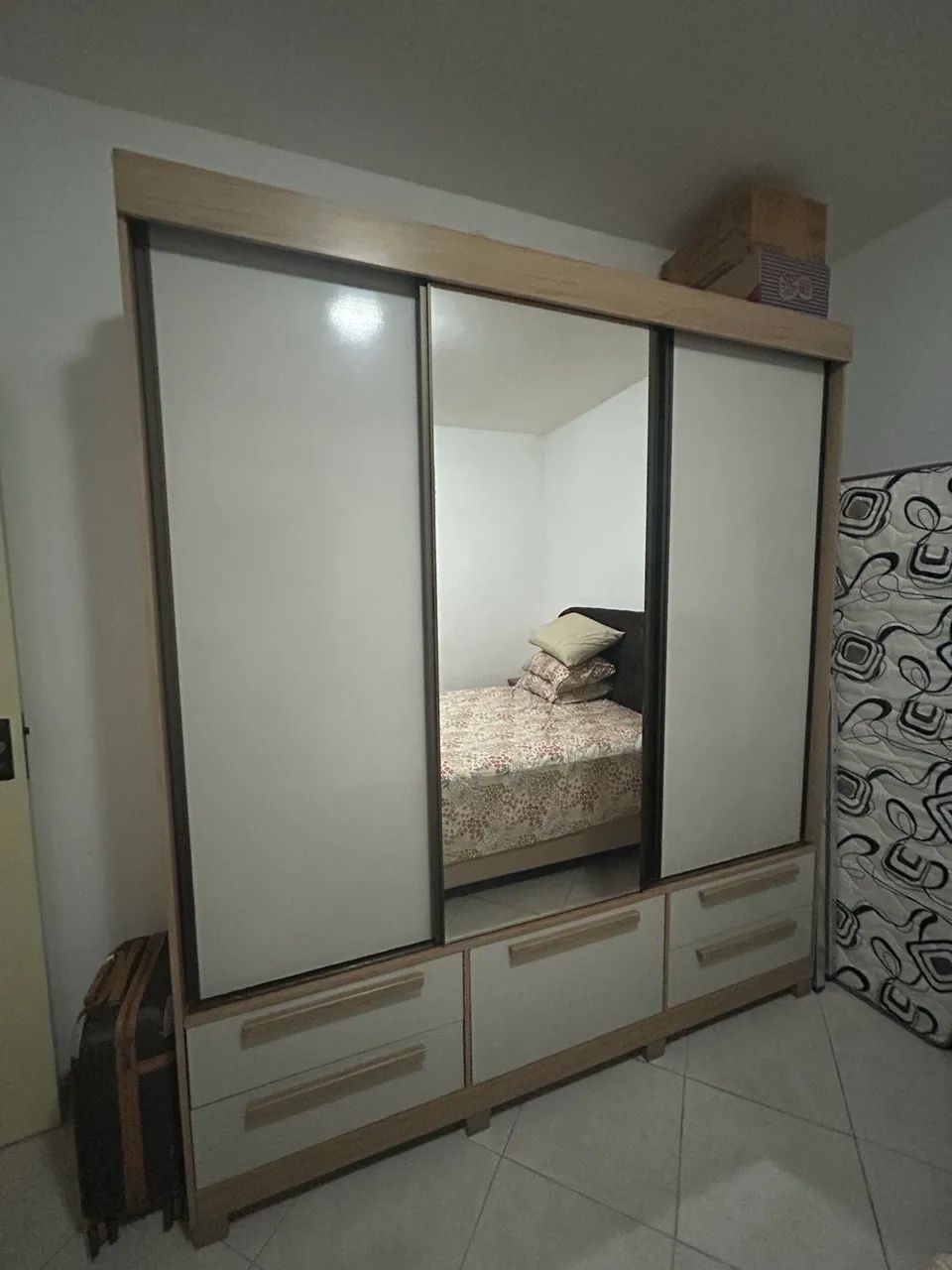 Guarda Roupas com espelhão