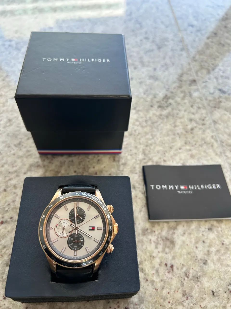 Relógio Tommy Hilfiger Miles - Couro Preto e Ouro Rosa - Foto 2