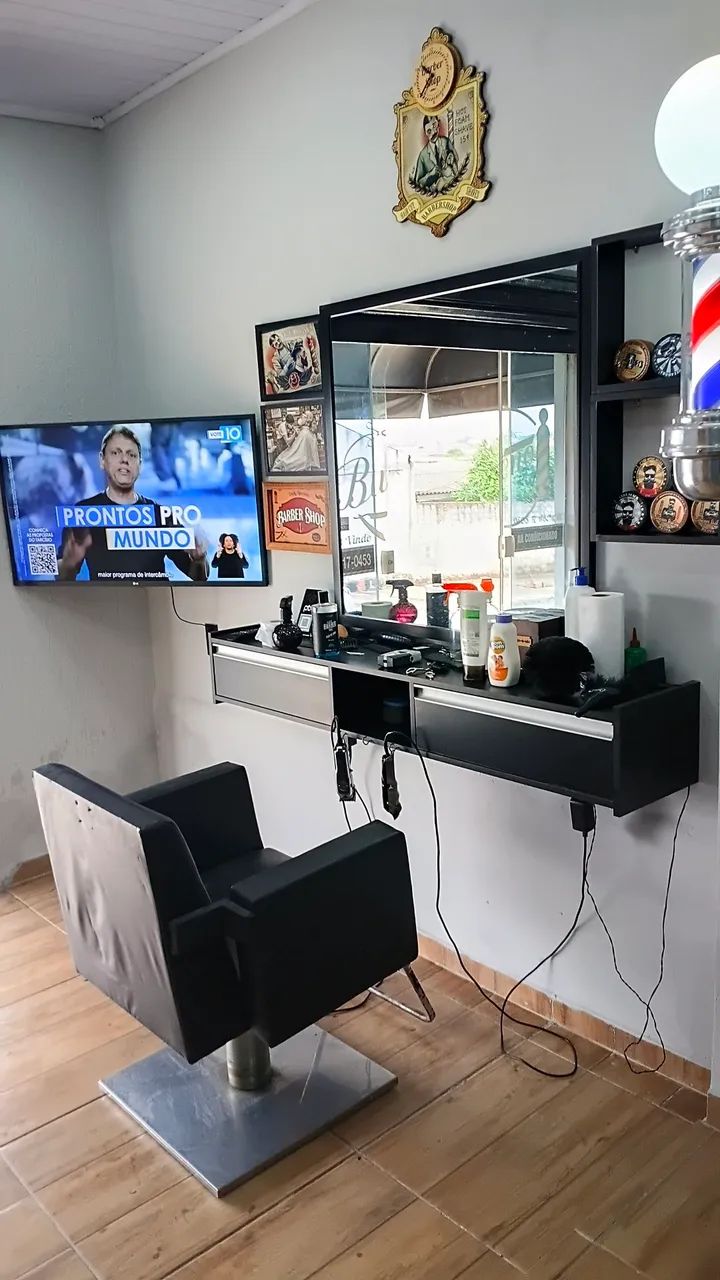 Cadeira bancada e espelho pra Barbearia ou salão 