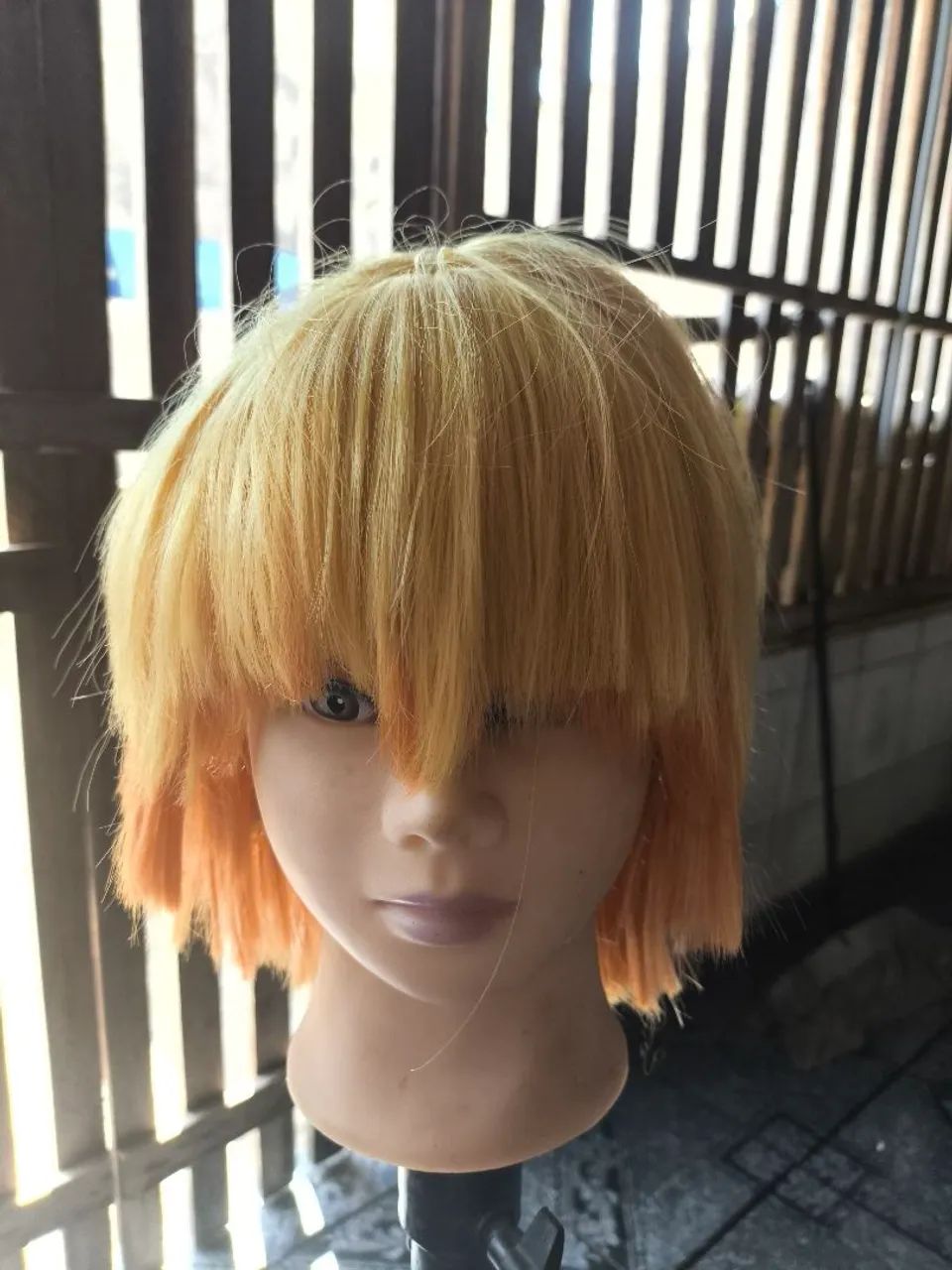 Vendo peruca do zenitsu de kimetsu no Yaba 50+frete negócio valor