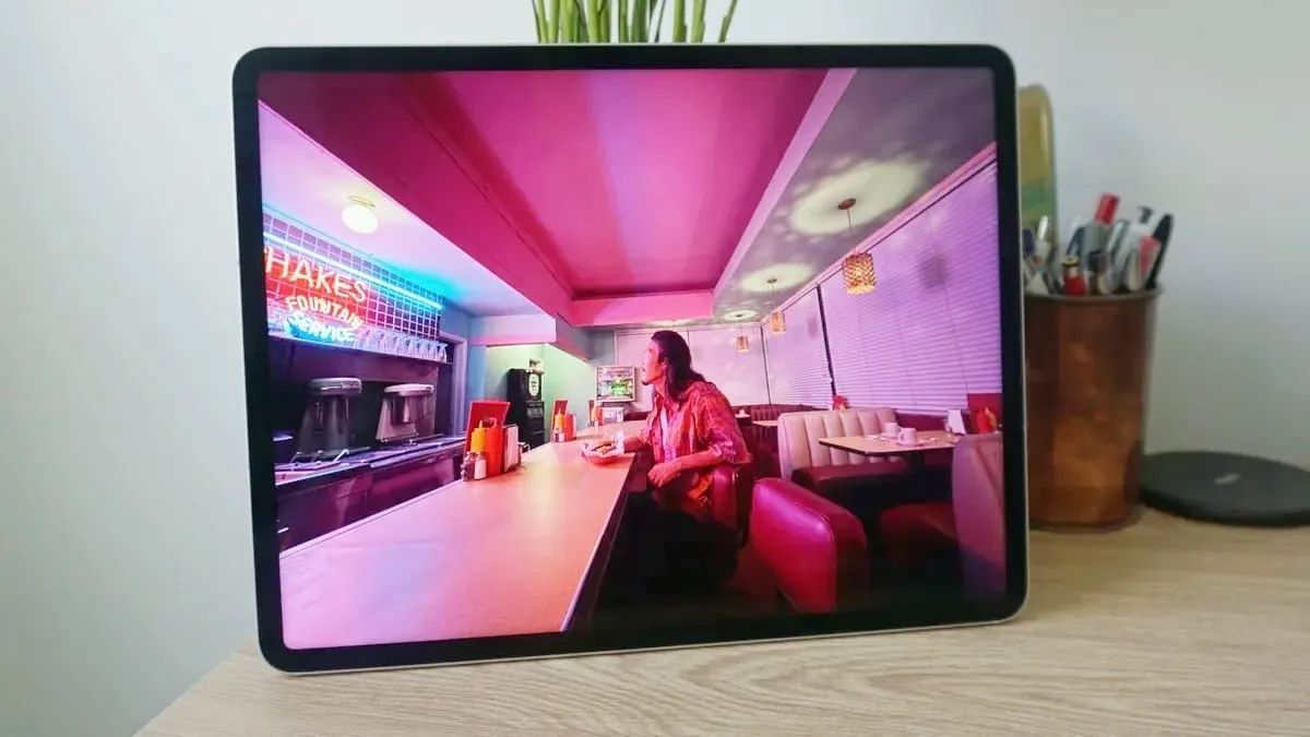 IPAD PRO 12.9 M2 / 512 GB COM APPLE PENCIL e Teclado - Tablets e E