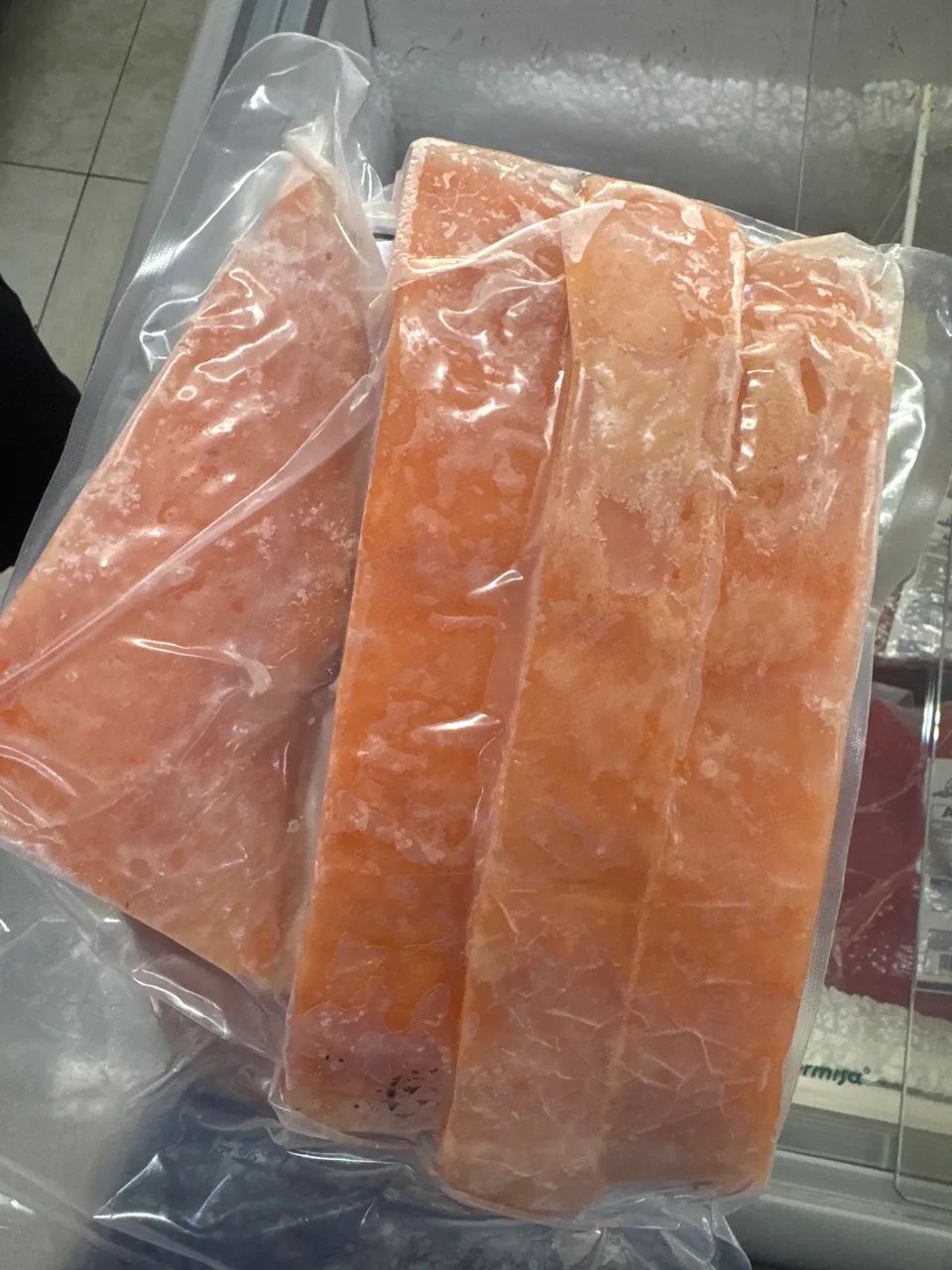 Salmão congelado muito novo  - Foto 2