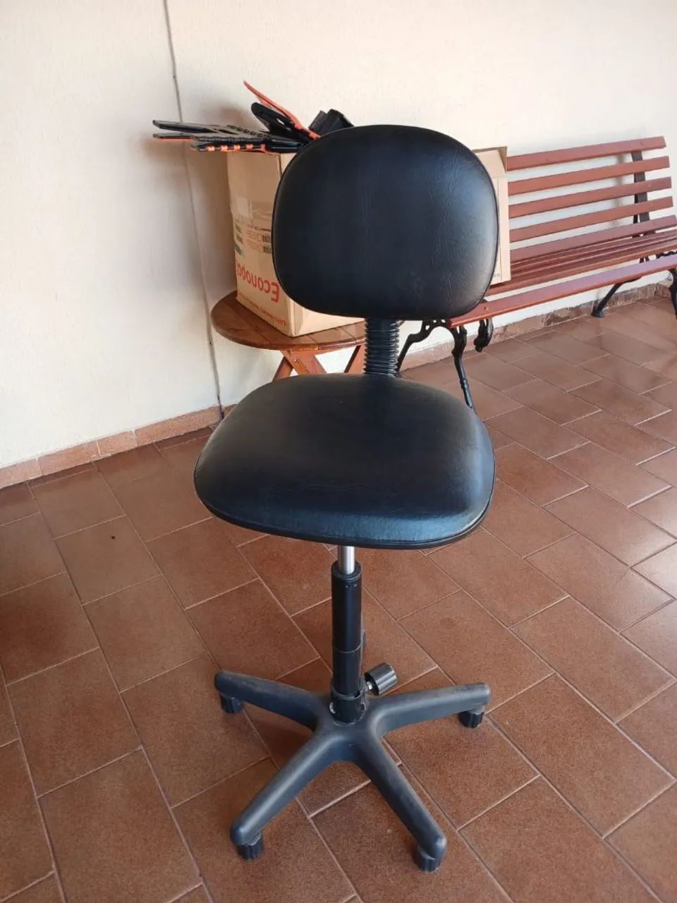 Cadeira alta para caixa