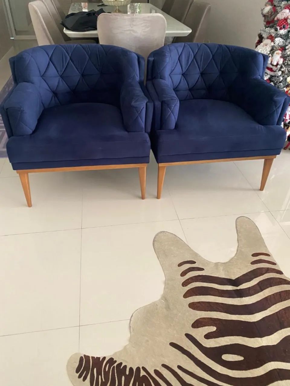 Duas poltronas com pouco uso e com a capa feita sob medida  - Foto 2