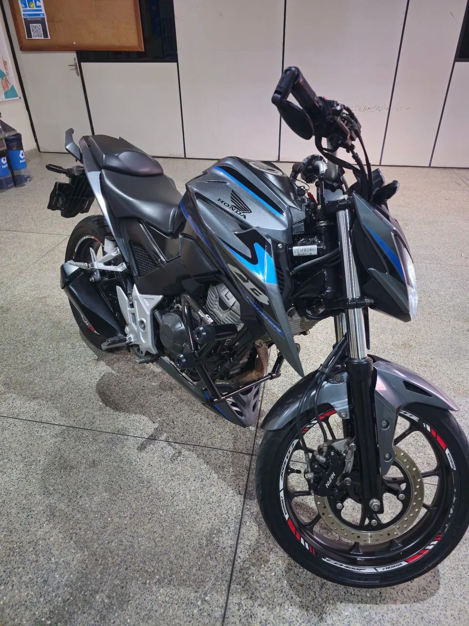 CB300F exclusiva - Foto 2
