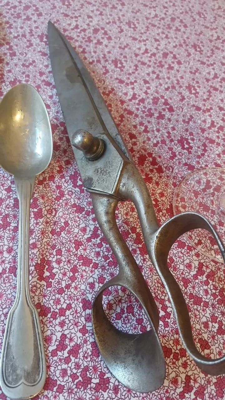 enfeite de parede talheres em bronze e prata - Foto 5
