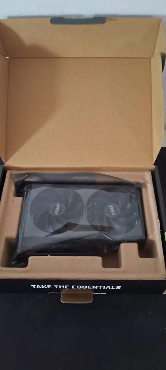 NVIDIA GeForce RTX 5060 (Nova - Nunca Usada)