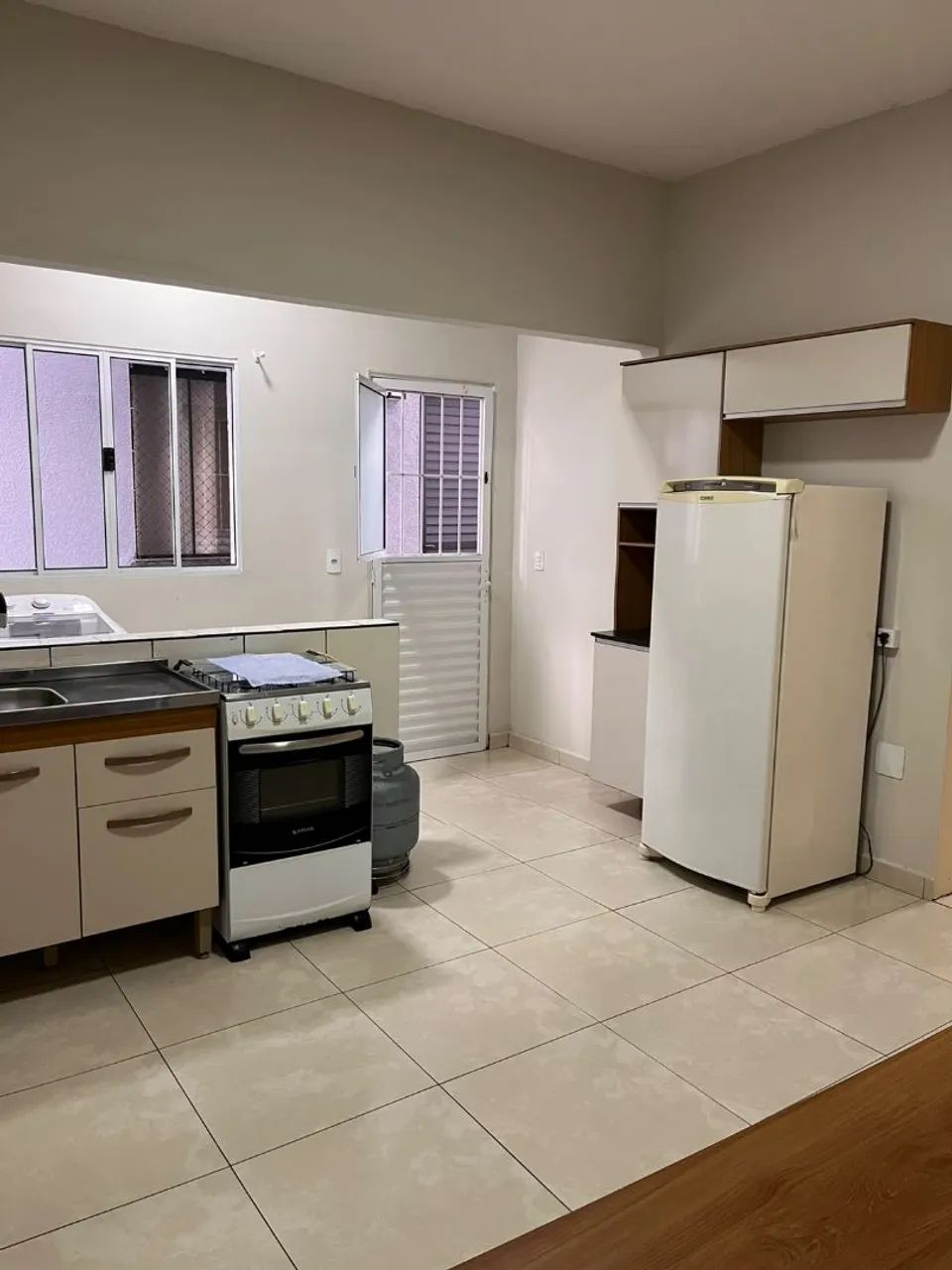 Kitnet mobiliada bem localizada