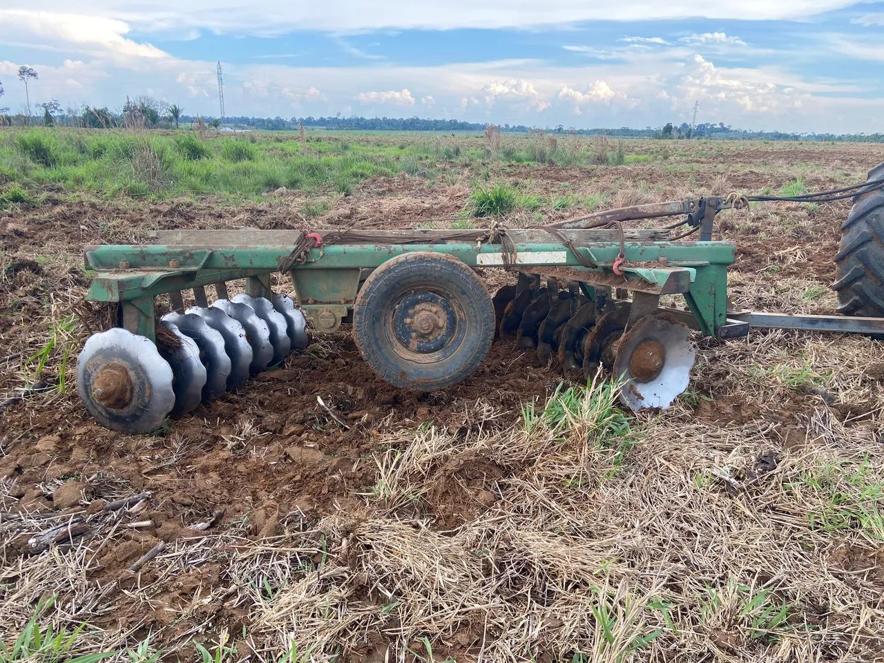 Trator valtra A750 e implementos  - Foto 2