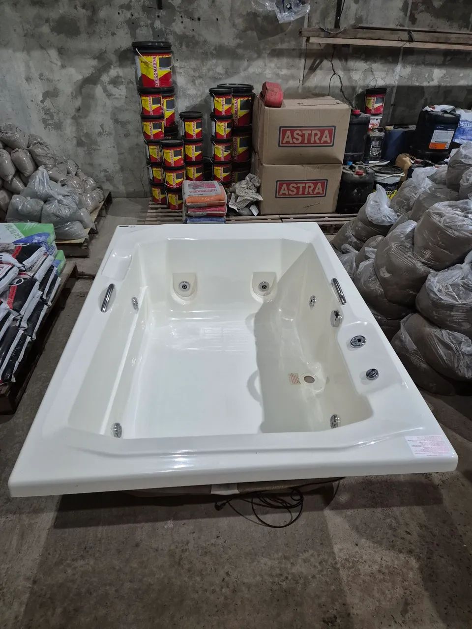 Vende-se Banheira de Hidromassagem Astra