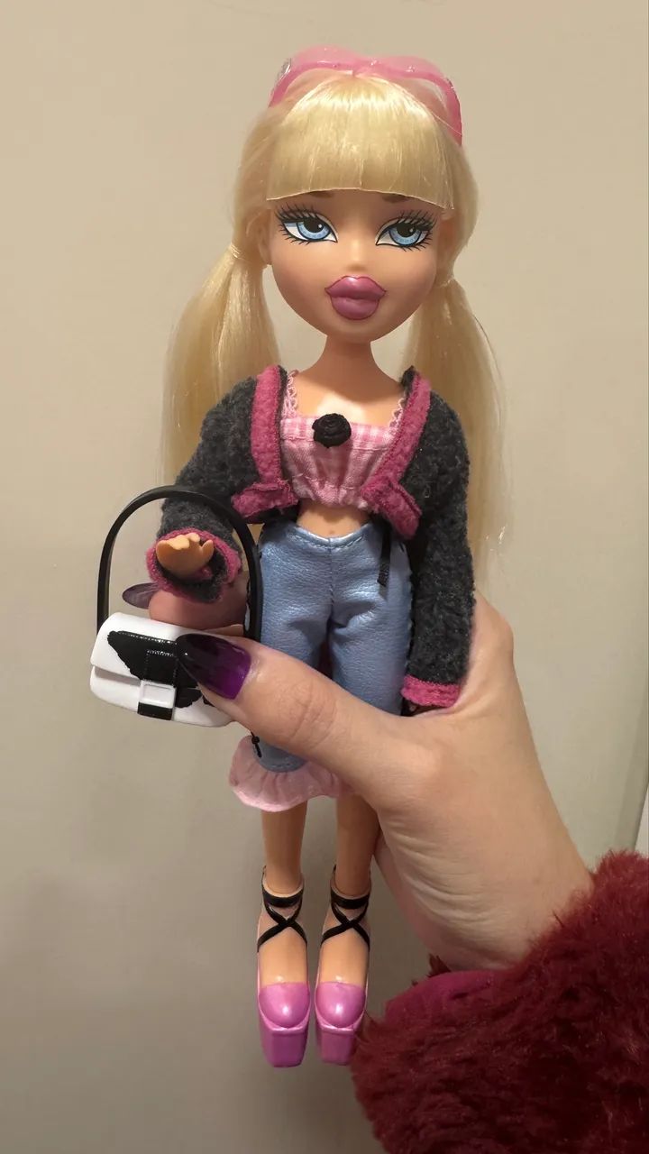Boneca Bratz articulada